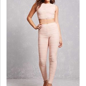 Runched mesh crop top and leggings set